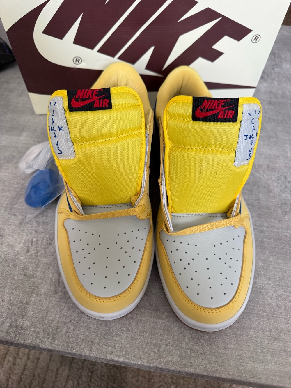 Jordan 1 Low Travis Scott Canary - Picture 10 of 10